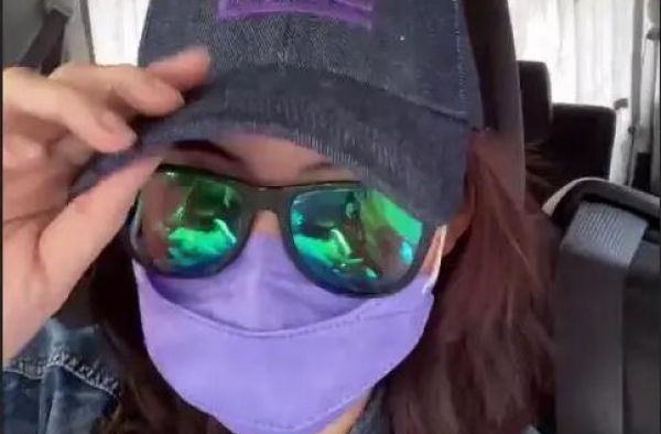 张柏芝抱三子扫货放言永不再生，儿子皮肤雪白，像女孩般精致秀气