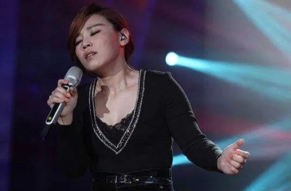 别嘲笑那个敢承认自己“不行”的过气明星