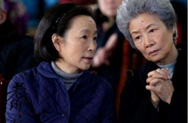 老戏骨奚美娟：高龄产子却成单亲妈妈，20年后与前夫同演一部戏