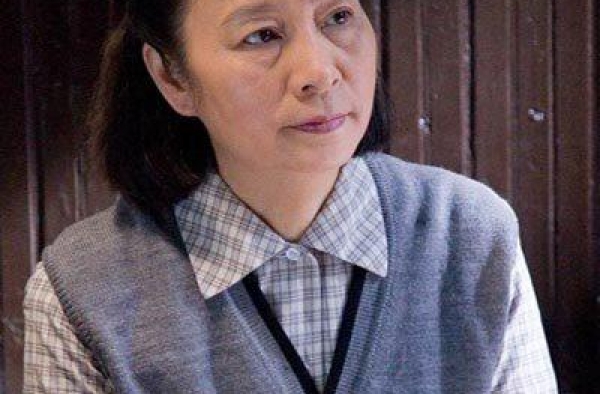 老戏骨奚美娟：高龄产子却遭丈夫抛弃，20年后与前夫同演一部戏