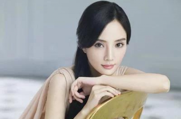 李小璐为爸爸过生日一家人其乐融融，豪宅曝光，网友：网红太赚钱