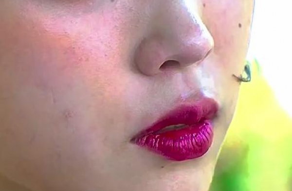 高清镜头下的IU李知恩，皮肤状态不佳，还是你的女神吗？