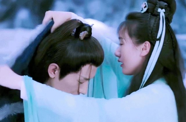 琉璃：袁冰妍成毅拍结婚照，导演喊停后，两个的小动作甜度爆表