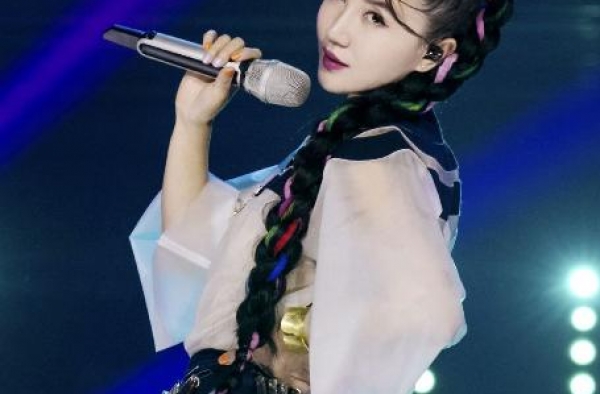 浪姐成团夜30位姐姐争奇斗艳，当看到阿朵的造型后，没人比得过