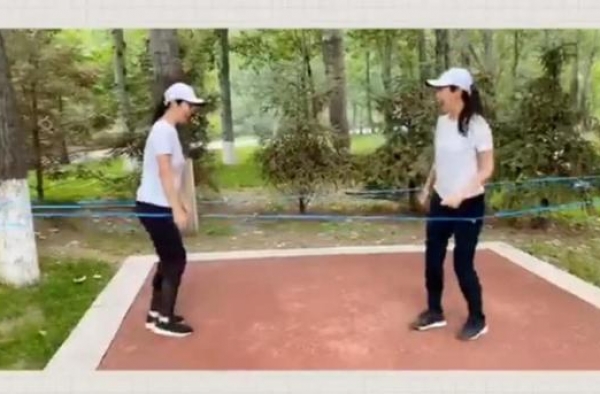 李冰冰近照活力满满，和小16岁男友感情稳定，一月前还为他辟谣