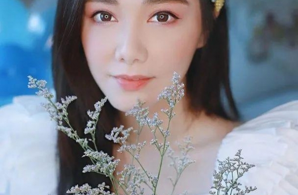 被好友曝已婚！TVB花旦与视帝公开认爱仅3个月：网友即送恭喜