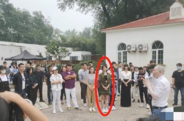 终于要红了？冯小刚新戏蓝盈莹站中心位，刘晓庆朱时茂都得靠边