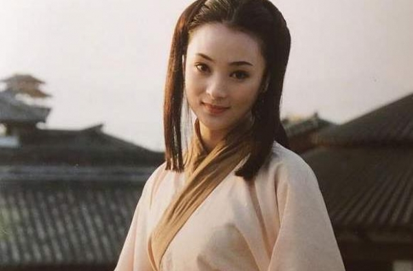于正晒蒋勤勤新剧照，网友讥讽不像主母像祖母，老态龙钟像媒婆？