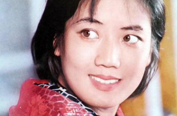 李秀明：从当红影星沦落到无戏可拍，无奈转行卖薯片，今如何