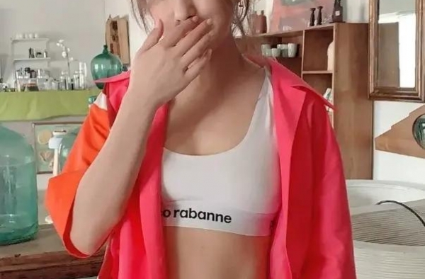 女明星的小蛮腰，好迷人