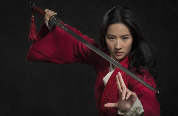 谁才是“古装女王”第一人选？赵丽颖沿刘亦菲的路，走出了新高度