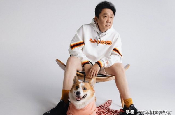 相声皇后也下海了！德云社于谦拍首本杂志，潮得不像五十岁的人