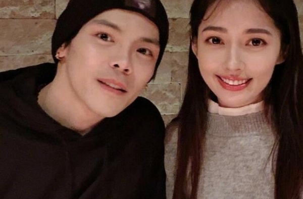 向佐回家陪郭碧婷待产，两人再次申请注册结婚，女方尚未签字