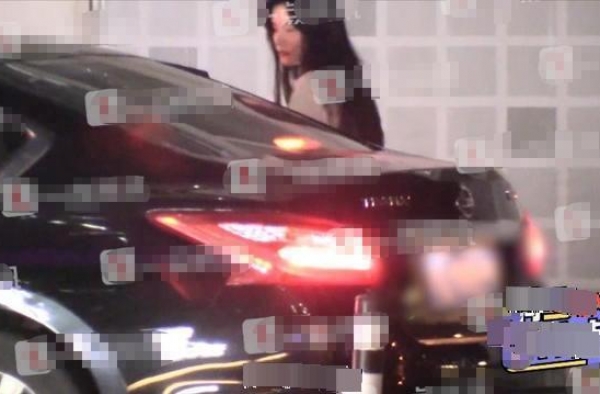 连女人都不如？李汶翰易易紫“车咚”被拍，粉丝快别洗了