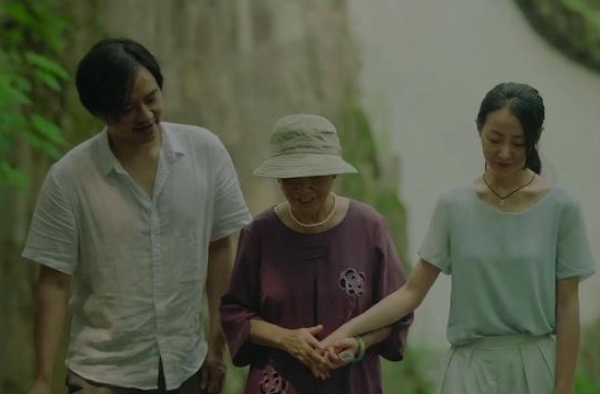 《春江水暖》：用卷轴美学对电影语言进行中国式重构