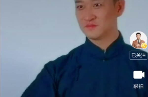 这颜色不忍直视啊！34岁曹云金用鼻子画心，口红色号娓娓道来？