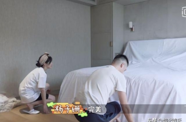 杨子姗洁癖有多严重？摄像小哥没脱鞋把她惹哭，范丞丞反应好笑