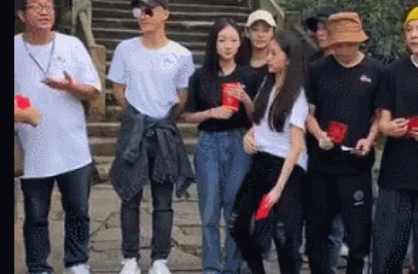 欧阳娜娜的凸嘴妹妹也要出道了？娱乐圈门槛这么低