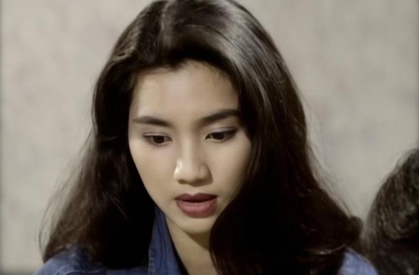 洪欣儿子张镐濂越长越像妈，两件衬衫叠穿帅气又阳光，颜值好高