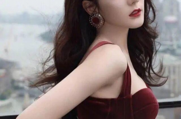 迪丽热巴三次热搜：是我蠢了！为什么蔡徐坤的粉丝不接受道歉？