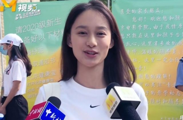 北电新生明星开学：夏梦素颜真实！焉栩嘉排场大，周奇太令人惊喜