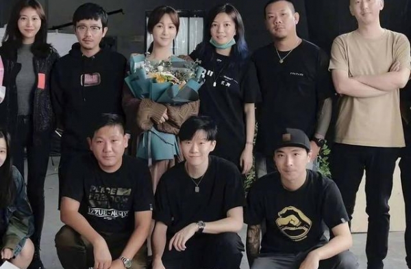 杨紫成功追星赵薇，与女神合作愿望成真，两人同框似姐妹