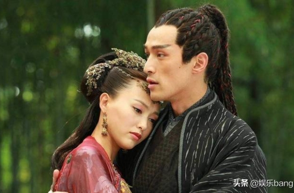胡歌唐嫣时隔许久再合作，复古造型首曝光，两人番位差距惹争议