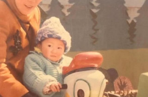 乔任梁妈妈晒旧照悼念儿子 是妈妈没照顾好你