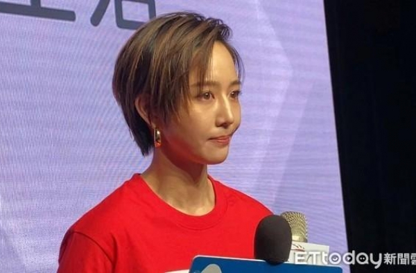 张钧甯哽咽哭了！回忆小鬼贴心 说好下次约 永远没机会