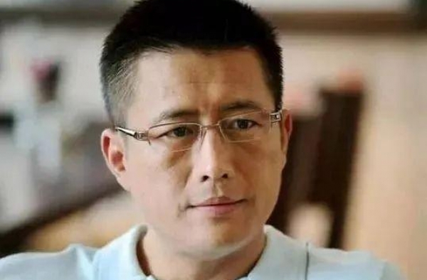 52岁老来得子，小16岁娇妻却比不上前妻，今3岁儿子长得丑萌