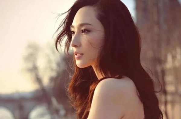 吴佩慈豪门梦破碎，豪宅被抵押：6年4胎得55亿，她亏了吗？