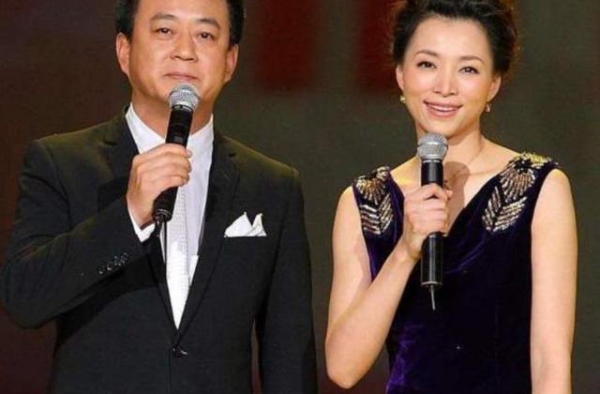 央视名嘴任鲁豫：娶身价数十亿富家女为妻，今儿子成为他一生骄傲