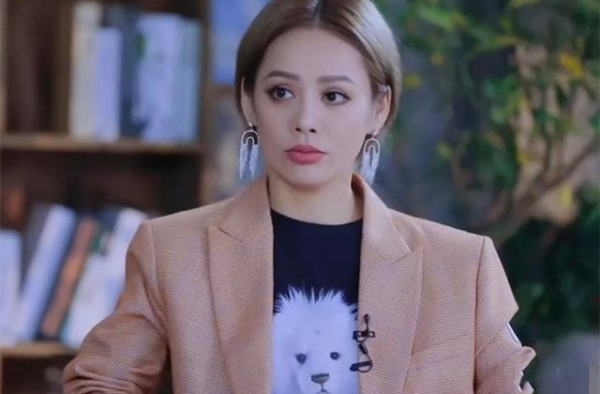 明星角色变动太大了！十年前和女明星是情侣，多年后却演其儿子