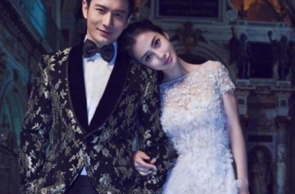 磕到了！结婚五年四年都被传婚变，黄晓明baby终于秀恩爱了