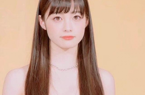 日本千年美女桥本环奈，明明可以靠颜值却偏偏喜欢扮丑