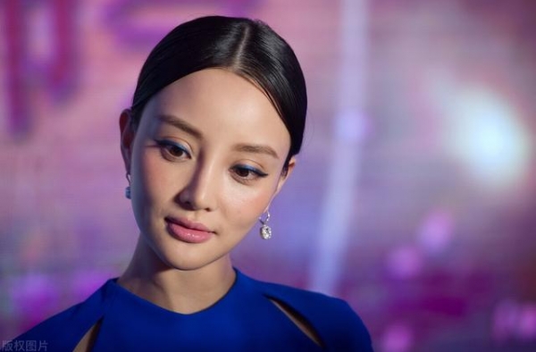 离婚后夜生活太精彩！李小璐发视频称喜欢帅哥，脖子红痕似草莓印