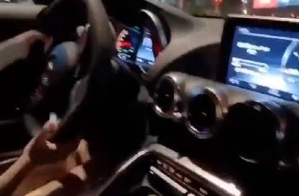 阿娇前夫生活很滋润，神秘女子开他豪车，对方身份不简单