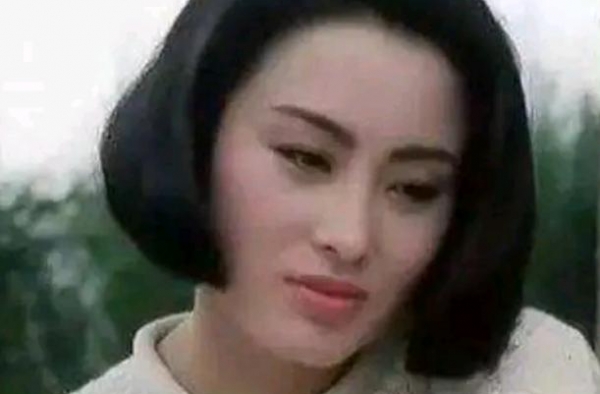 “花瓶之王”张敏，戏里戏外都简单，只因有一个好男友向华胜