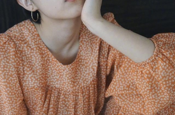 张子枫天生女明星！东大门买的裙子穿出灵气，瑕疵图照样有质感