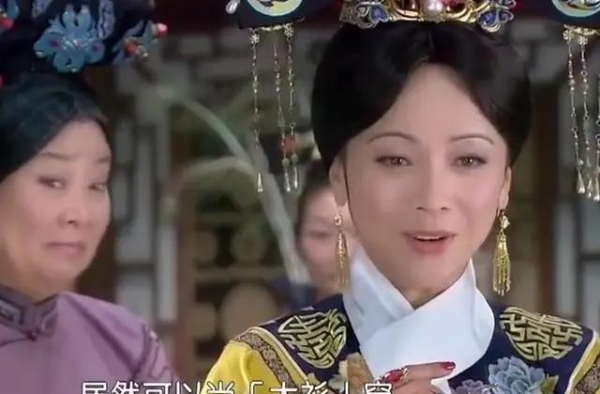小燕子如此穿肚兜，难怪被人笑掉大牙，网友：编剧无脑魔改