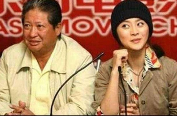 看了洪金宝大儿子跟范冰冰合照后才知道范丞丞是谁的儿子