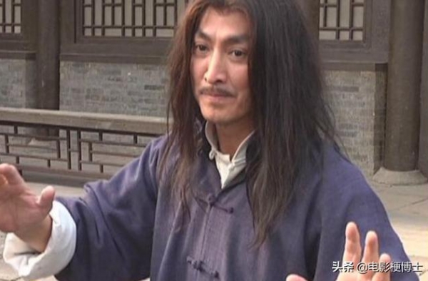 爱国明星聚首！61岁何家劲和70岁陈百祥同框，他俩到底啥关系