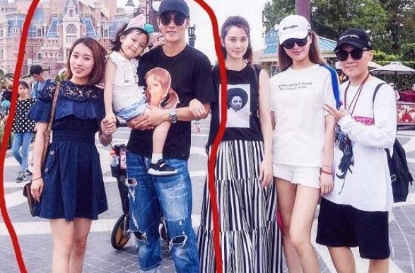 张丹峰被传与洪欣离婚，一张照片再起风波，当事人巧妙回应