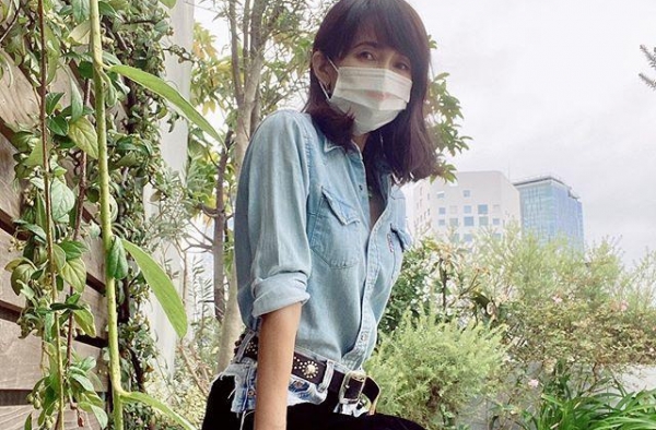工藤静香穿15年前小黑裙，骄傲分享心得，和木村拓哉越发夫妻脸