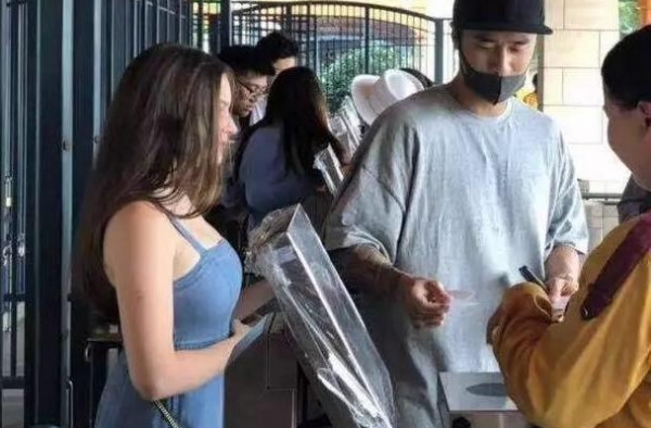 蒋劲夫再爆新恋情，乌拉圭女友超正点，原来他喜欢这种类型的