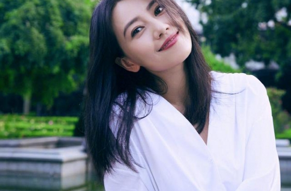 高圆圆线下活动被抓拍，失去了精修后，这41岁的身材我没眼花吧