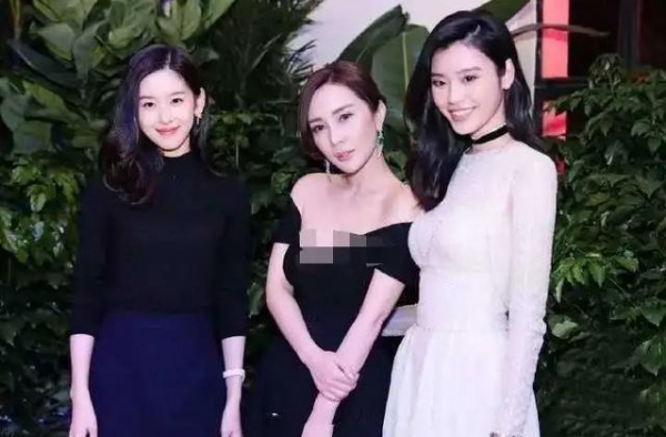 豪门贵妇奚梦瑶和章泽天同框，都曾是“网红脸”，如今气质大不同