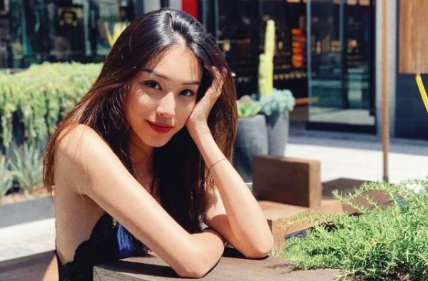 游鸿明女儿被赞“绝美星二代”人美聪明会搭配 笔直长腿亮了