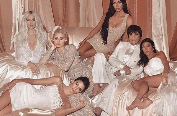 卡戴珊家族旧照：肯豆颜值最高？Kim“沙漏型”身材