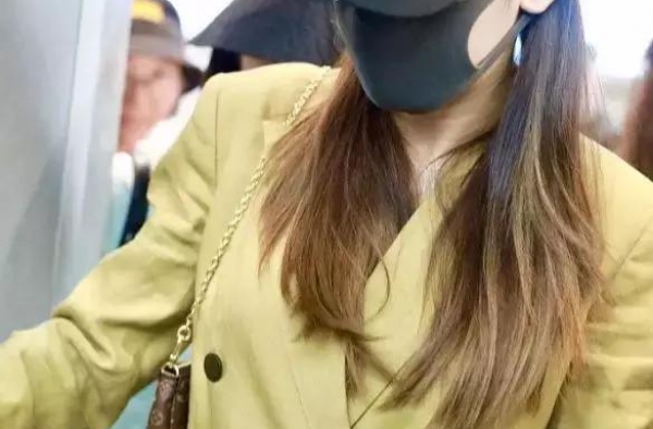 迪丽热巴胖到拉链拉不上？别土了，她这样穿才是真正的时髦精